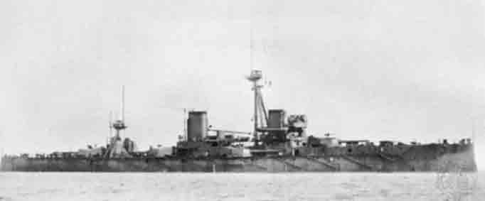 El HMS Dreadnought en dique seco para mantenimiento y mejoras.