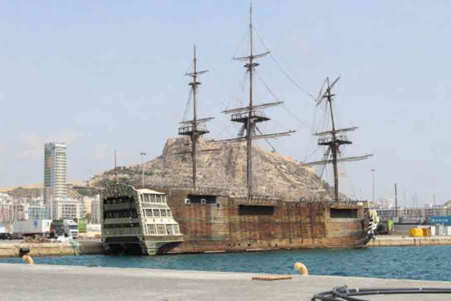Ecos de la Gloria Naval: El Santísima Trinidad en el Mar