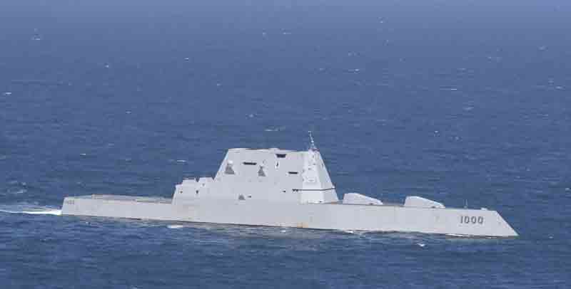 USS Zumwalt en mar abierto